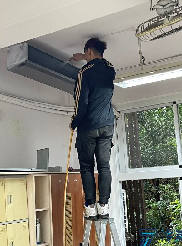 噴灑冷氣專用鹼性清潔劑對蒸發鰭片冷排